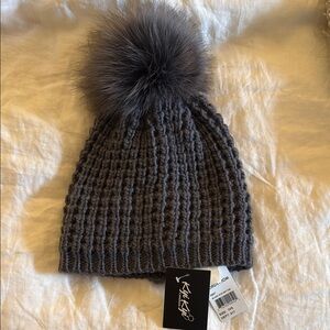 Kyi Kyi Gray Knit Beanie with Fur Pom